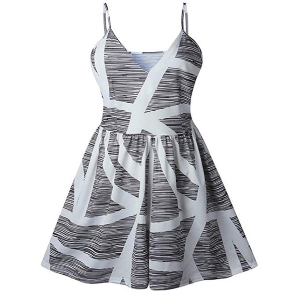 💙ITS HERE!!💙🆕PLUS Brea Black&White Romper NWT💙 - Picture 2 of 8